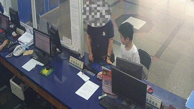 DƬ
